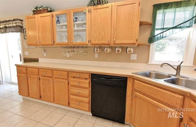 Photo - 3 Bedroom 2 Bath Home on 1/4 Acre Available 1/6/2026