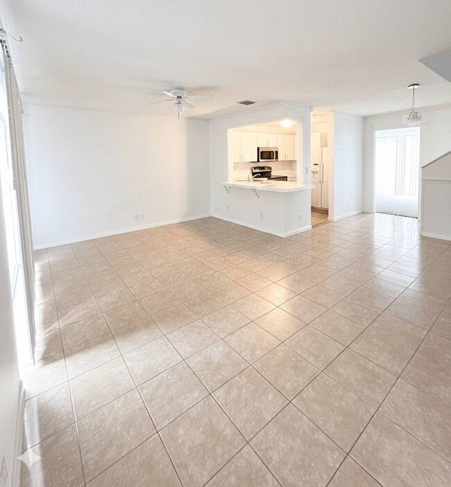 Building Photo - 130 Cypress Way W