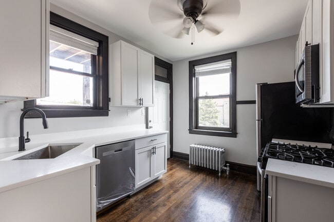 Building Photo - 3823 N Drake Ave Unit 2