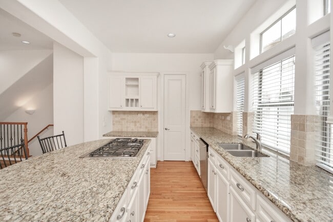 Photo - 5815 Lacy St