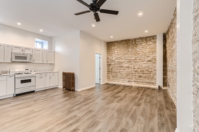 Photo - 226 E Illinois St Unit 6