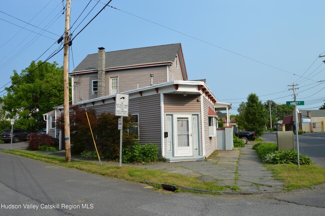 Building Photo - 202 Foxhall Ave Rental
