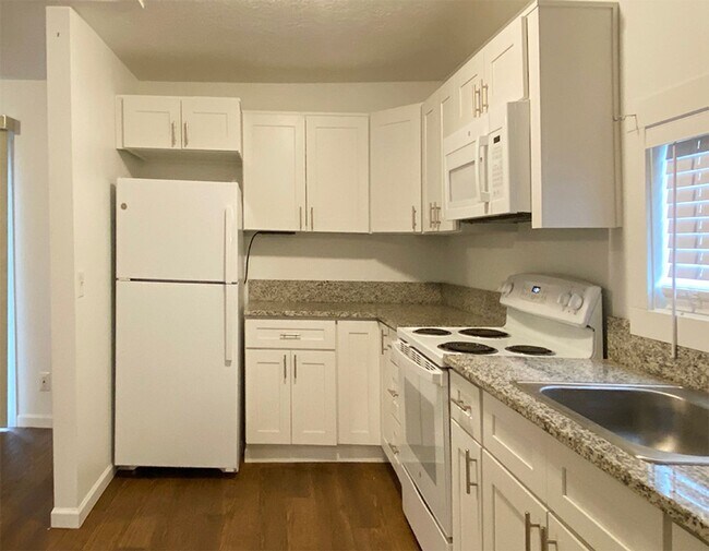 Photo - Main2136 Unit B