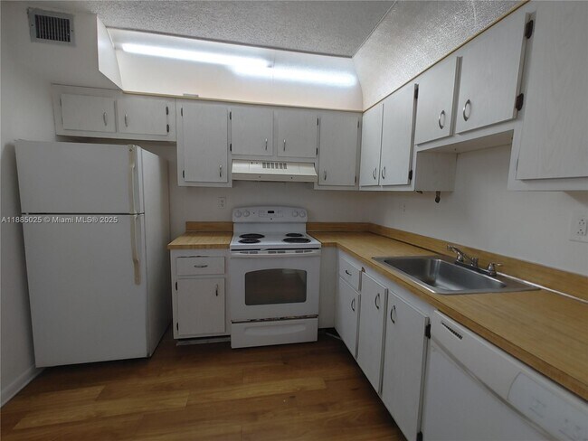 Photo - 1820 SW 81st Ave Unit 3406