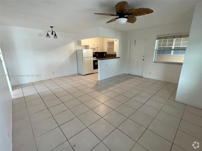Building Photo - 1702 McKinley St Unit 11 Rental