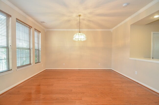 Photo - 2410 Crossmill Ln