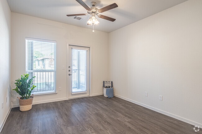 2BR, 2BA - 850SF
