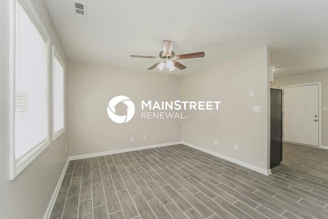 Photo - 3 Bedroom Pet-Friendly Home in Charlotte, NC with Main Street Renewal