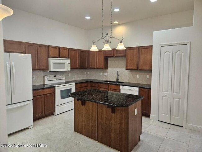 Photo - 1050 Eleuthera Dr NE