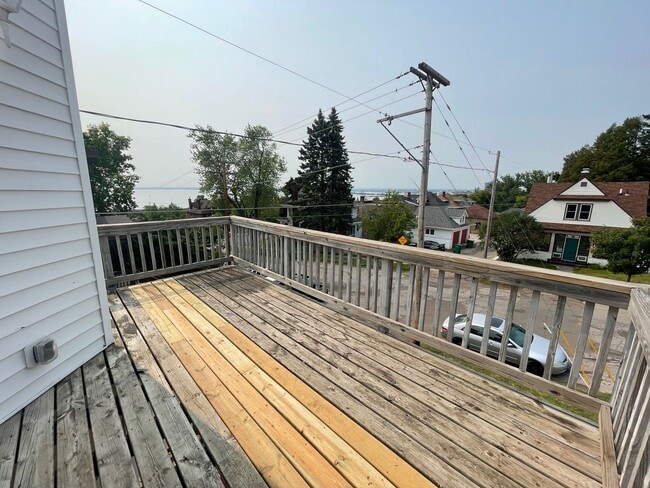 Photo - 416 N 15th Ave E