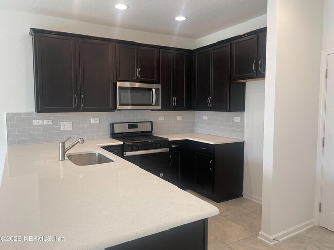 Photo - 40 Pinebury Ln