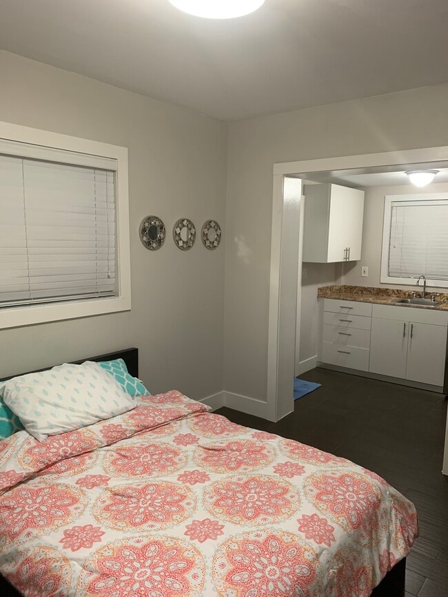 8941 SW 34th St Unit Efficiency