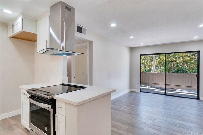 Photo - 2343 E 17th St Unidad 101