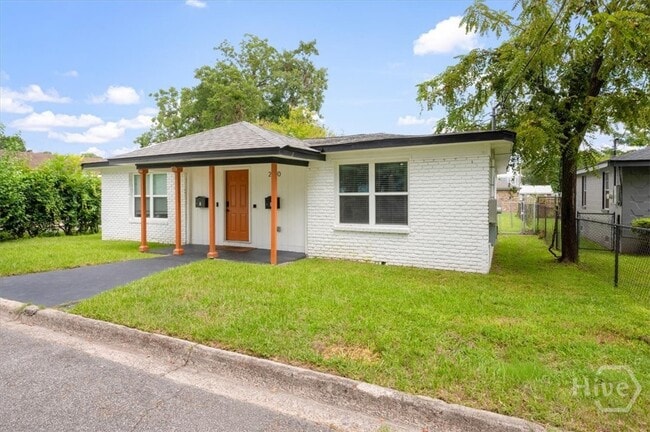 Photo - 2120 Krenson St