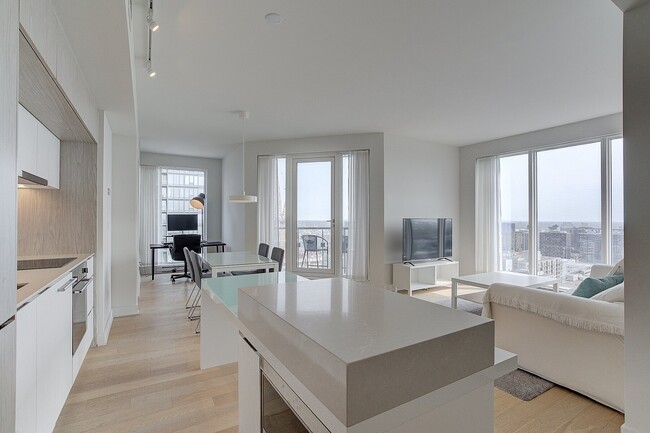 Building Photo - 1288 Rue Saint-Antoine O Unit 2804