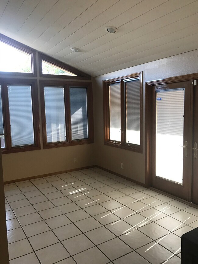 Photo - 3856 Dunford Way