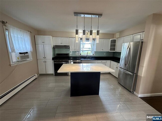 Photo - 777 Oakwood Ln