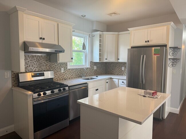 Building Photo - 21 S Sydney St Unit 1 Rental