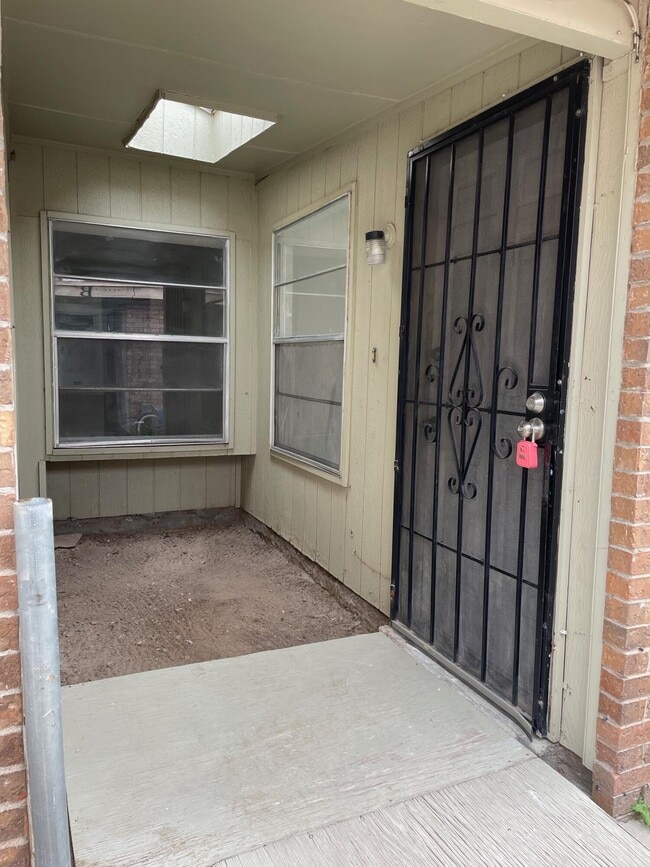 Building Photo - 8154 St Andrew Ln Unit C