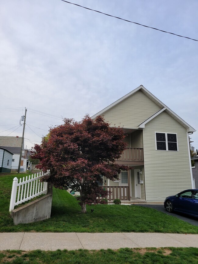 Front View From Street - 1 Riverside Park N Unit Apt.1