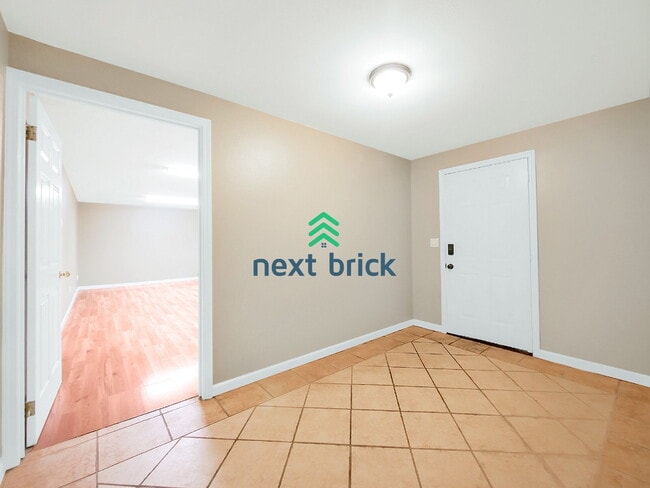 Photo - Spacious 2 Bed 1 Bath for Rent! Unit B
