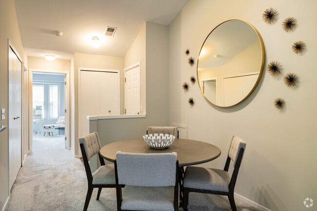 Iris - 2BR, 2BA - 985 SF