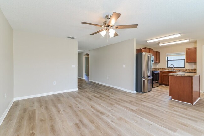 Photo - 2365 Bracknell Forest Trail