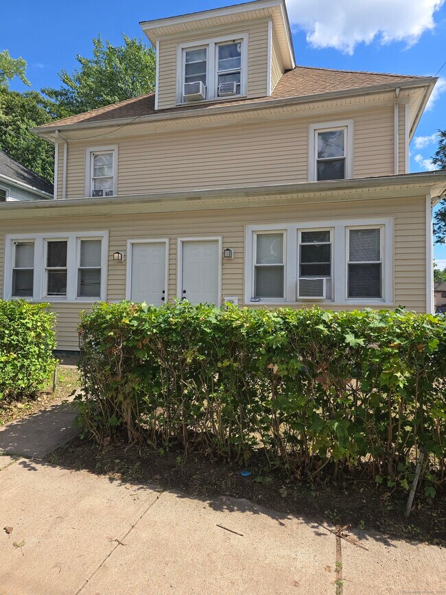 Photo - 132 Birch St Apartment