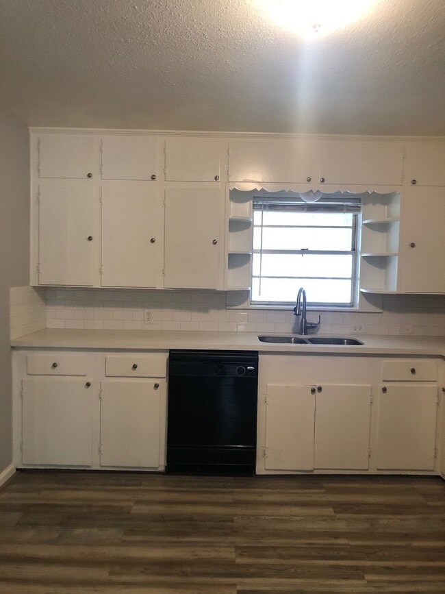 Photo - 503 Willow Ave