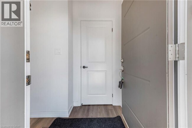 Photo - 205 W Oak Trl