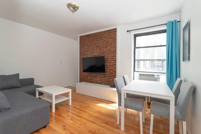 Building Photo - 315 E 95th St Rental