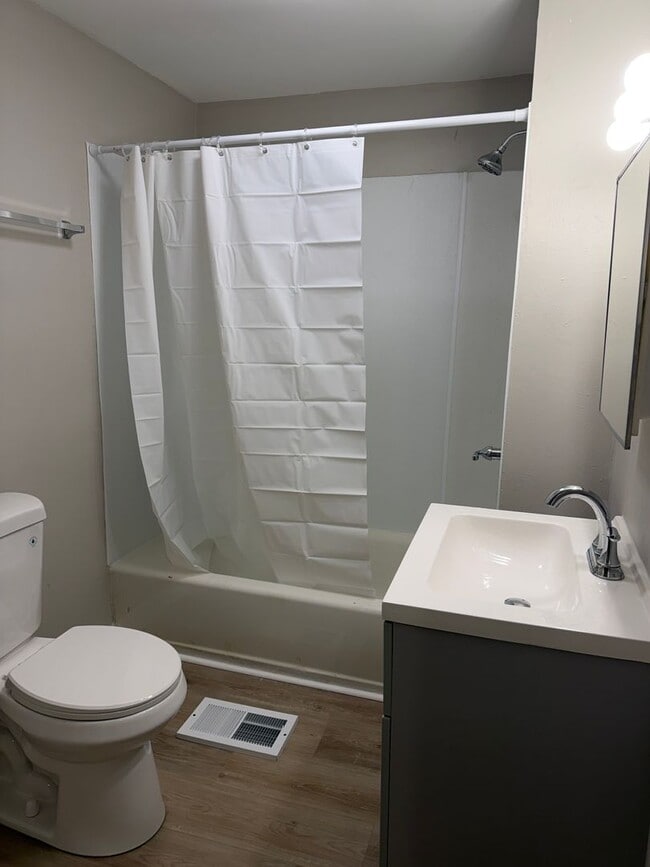 Photo - 861 N Drexel Ave Unit 863 N Drexel Ave