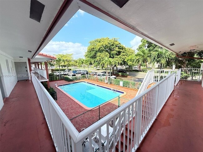 Building Photo - 3100 Coral Springs Dr Unit 2B
