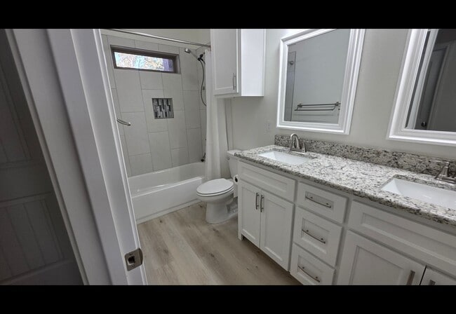 Photo - 2504 Beachwood St