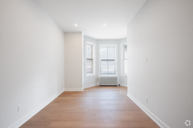 2BR, 1BA - 673SF - Living Room - 592-596 Church St & 67-71 Gloucester St