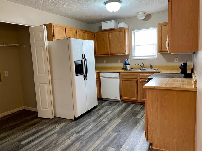 Photo - 1493 Sanner Drive