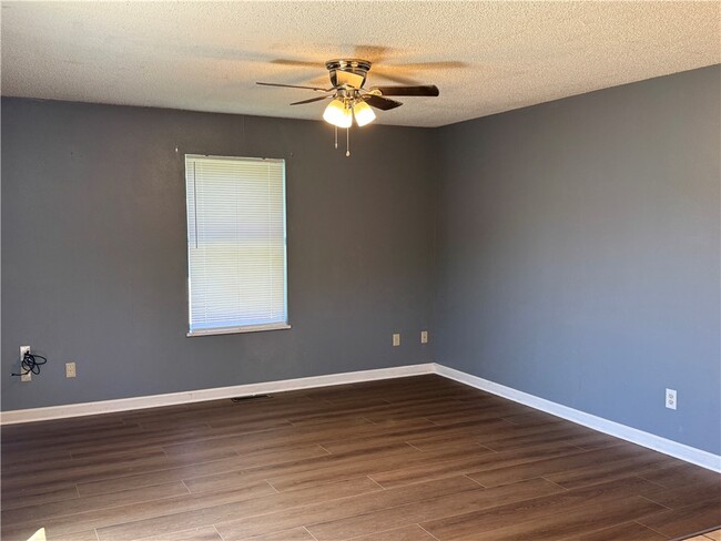 Photo - 1114 A Mockingbird Ln
