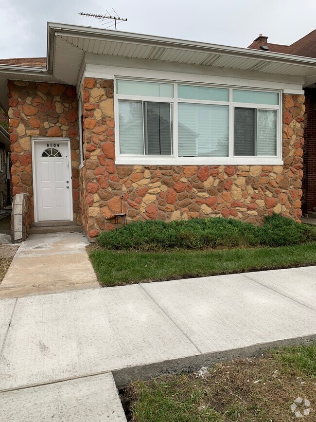 Building Photo - 8109 S Dorchester Ave Rental