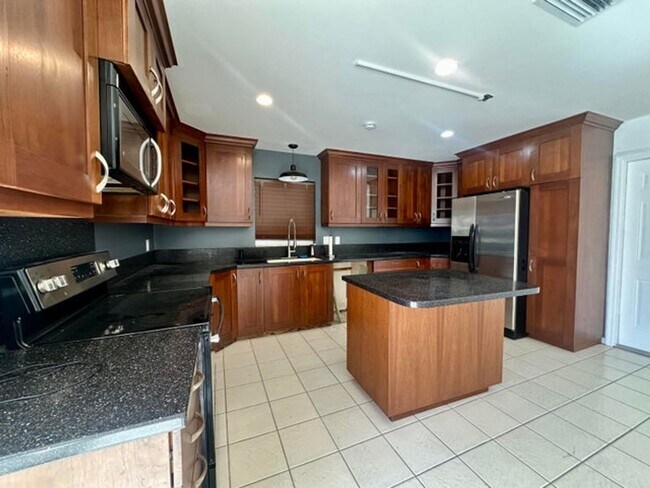 Photo - 2030 Bonnie St