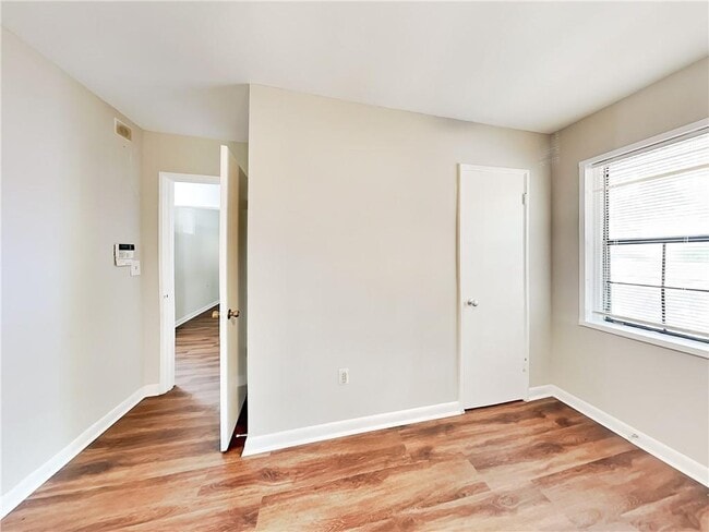 Photo - 199 Howard St NE
