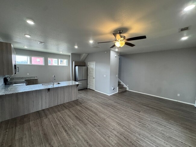 1666 S Razorback Rd