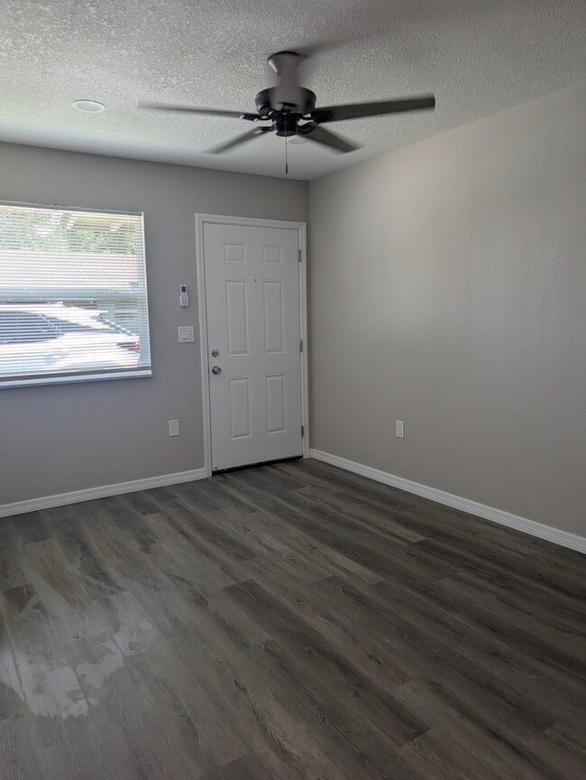 Photo - 1040 Ola Dr