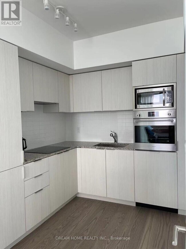 Photo - 11 Wellesley St W Unité 5502