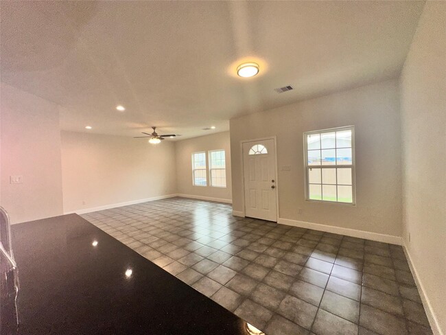 Photo - 304 Armstrong St