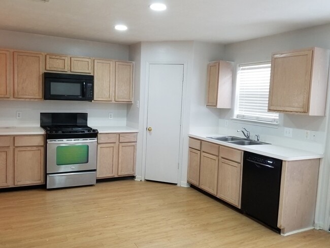 Photo - 839 Autumn Point Ln