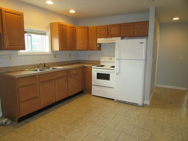 Building Photo - 20 Meadow St Unit 1