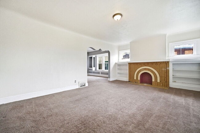 Photo - 389 E 116th St