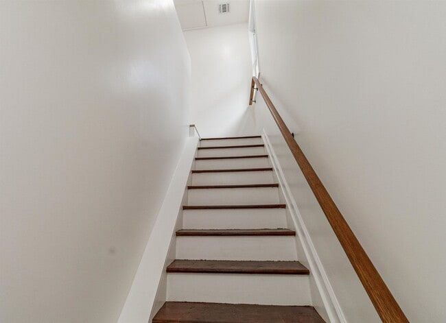Building Photo - 709 Grand Ave Rental