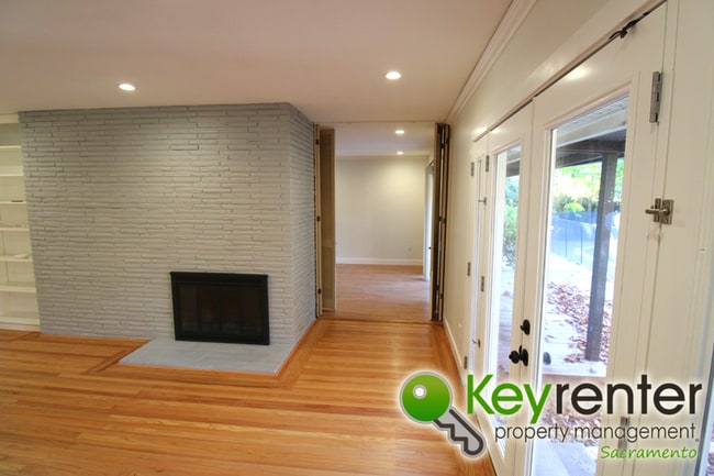 Photo - 4741 Foster Way