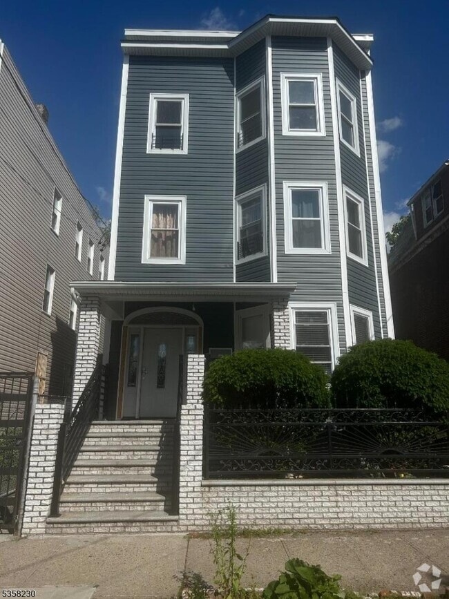 Building Photo - 138 S 11th St Rental